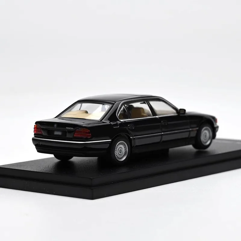 1:64 BMW 750iL Diecast Model 5 1:64 BMW 750iL Diecast Model - Image 5