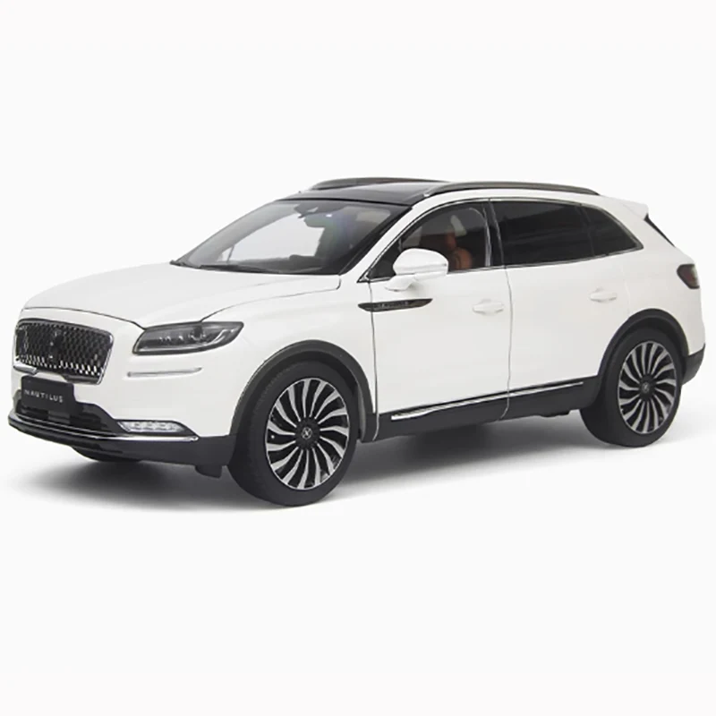 Silver Diecast SUV Model by WELLY 3 Silver Diecast SUV Model by WELLY - Image 3