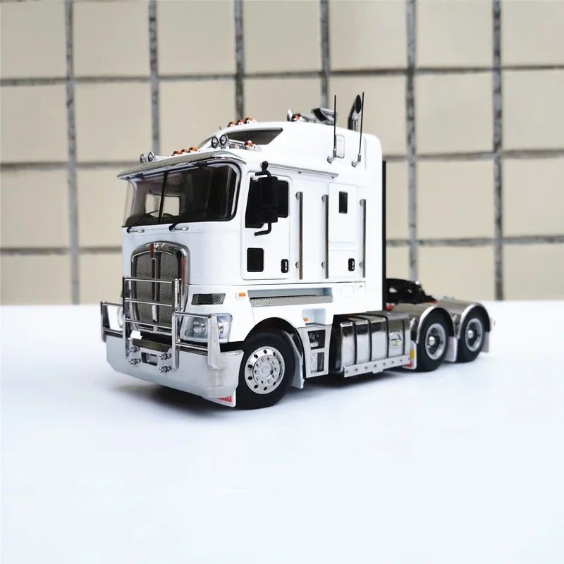 Kenworth K200 1:32 Scale Diecast Model 2 Kenworth K200 1:32 Scale Diecast Model - Image 2