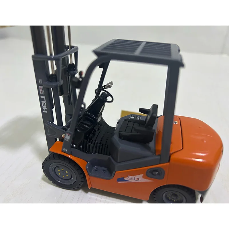 1:25 Scale Industrial Forklift Model 5 1:25 Scale Industrial Forklift Model - Image 5