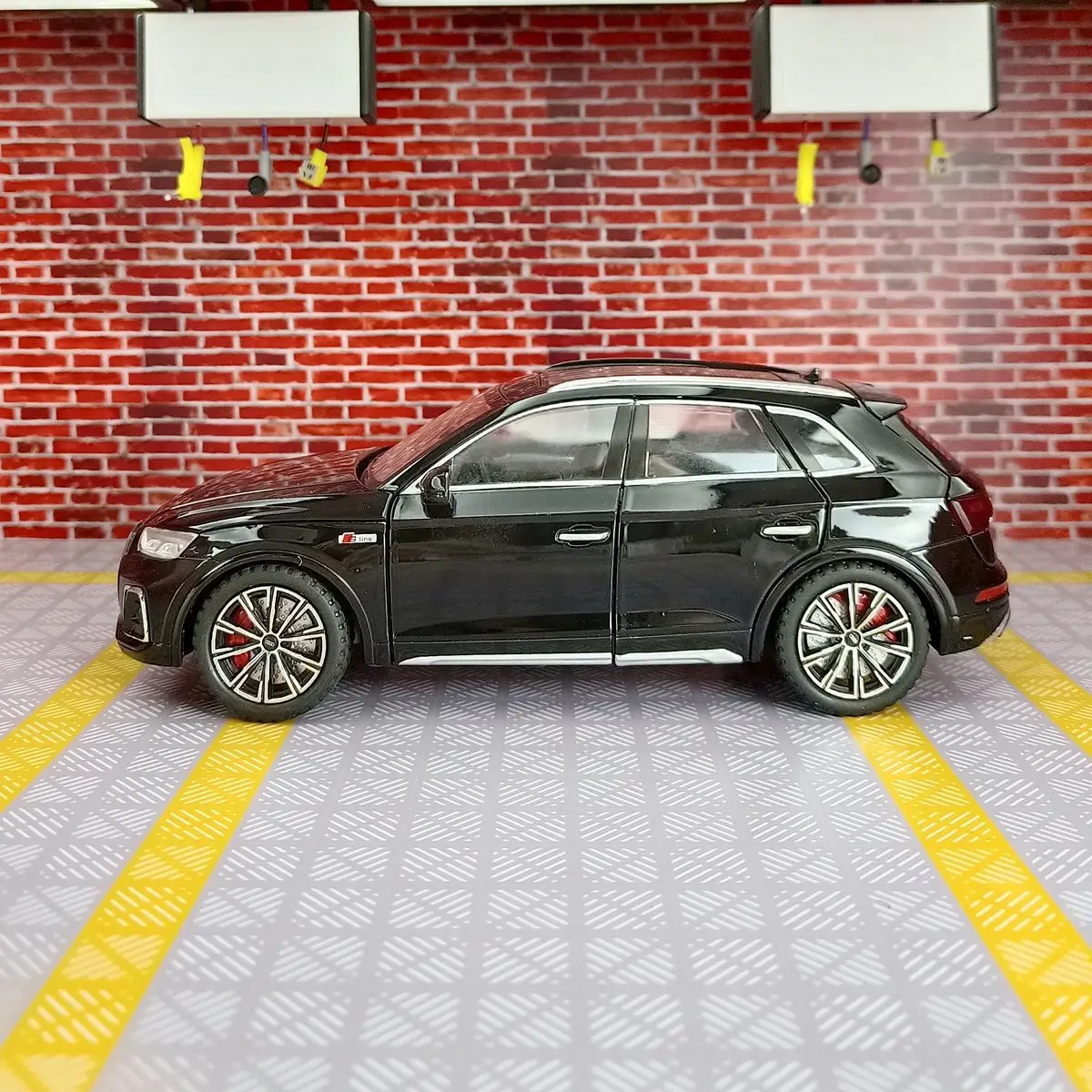 1:24 Scale Blue Diecast SUV Model 8 1:24 Scale Blue Diecast SUV Model - Image 8