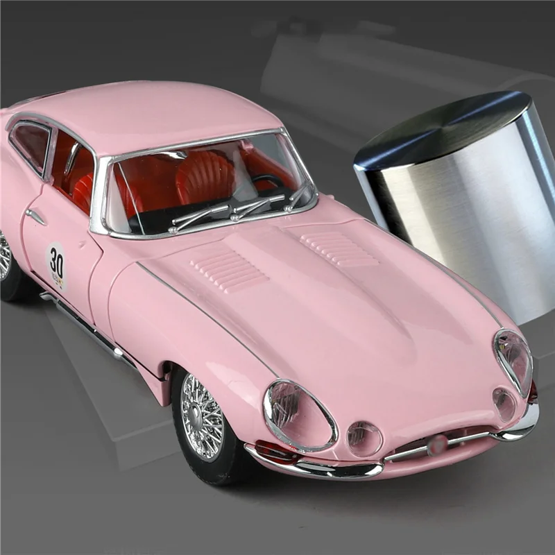 1:24 Silver Jaguar E-type Diecast Model 2 1:24 Silver Jaguar E-type Diecast Model - Image 2