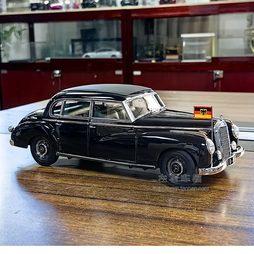 Vintage Mercedes-Benz 300S W186 Scale Model 1:18 7 Vintage Mercedes-Benz 300S W186 Scale Model 1:18 - Image 7