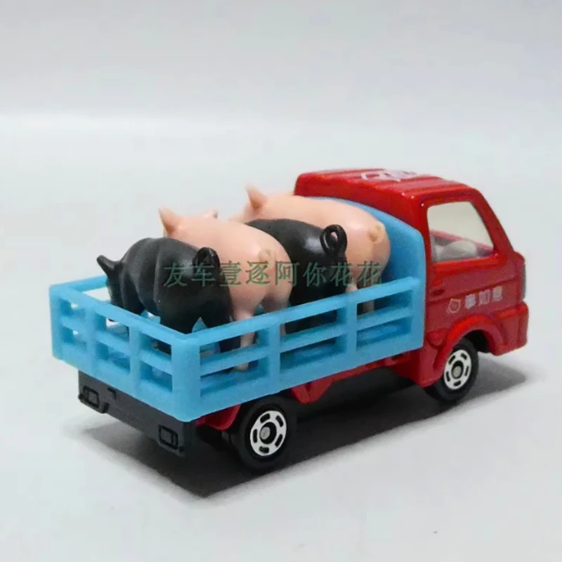 1:64 Scale Suzuki Carry Pig Truck Diecast Model 3 1:64 Scale Suzuki Carry Pig Truck Diecast Model - Image 3