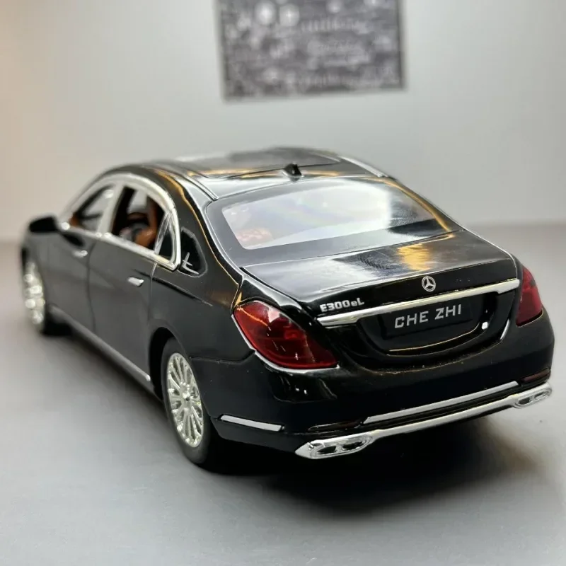 Mercedes-Benz E300eL Diecast Model 1:24 Scale 2 Mercedes-Benz E300eL Diecast Model 1:24 Scale - Image 2