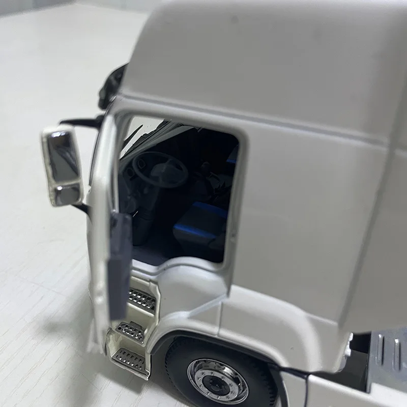 1:32 ISUZU VC61 Diecast Model for Collectors 4 1:32 ISUZU VC61 Diecast Model for Collectors - Image 4