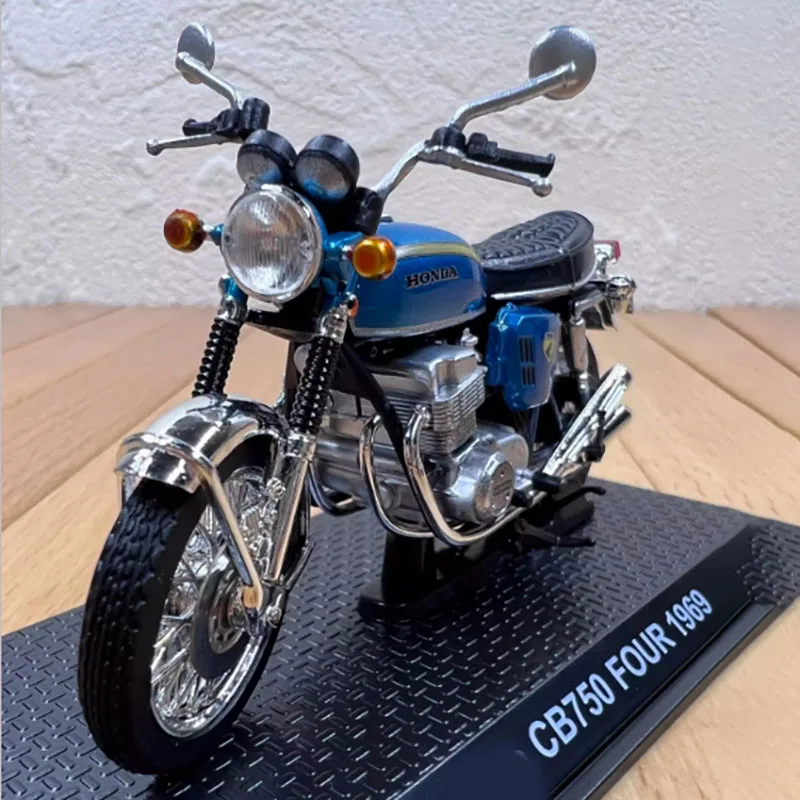 1969 Honda CB750 Diecast Motorcycle Model 6 1969 Honda CB750 Diecast Motorcycle Model - Image 6