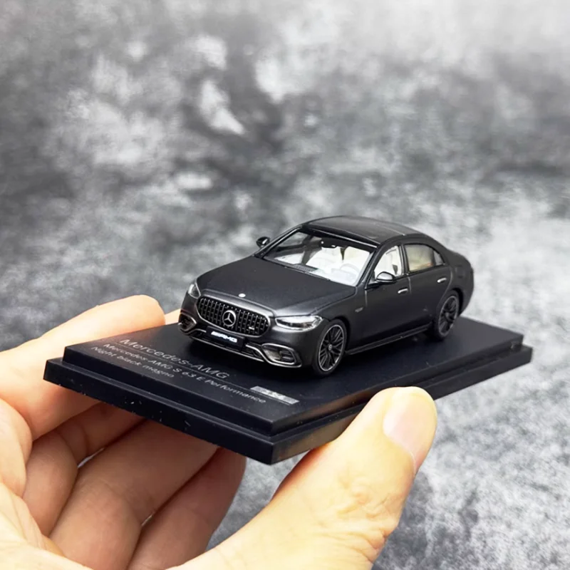 Mercedes-Benz S 63 E Performance 2023 Diecast Model 2 Mercedes-Benz S 63 E Performance 2023 Diecast Model - Image 2