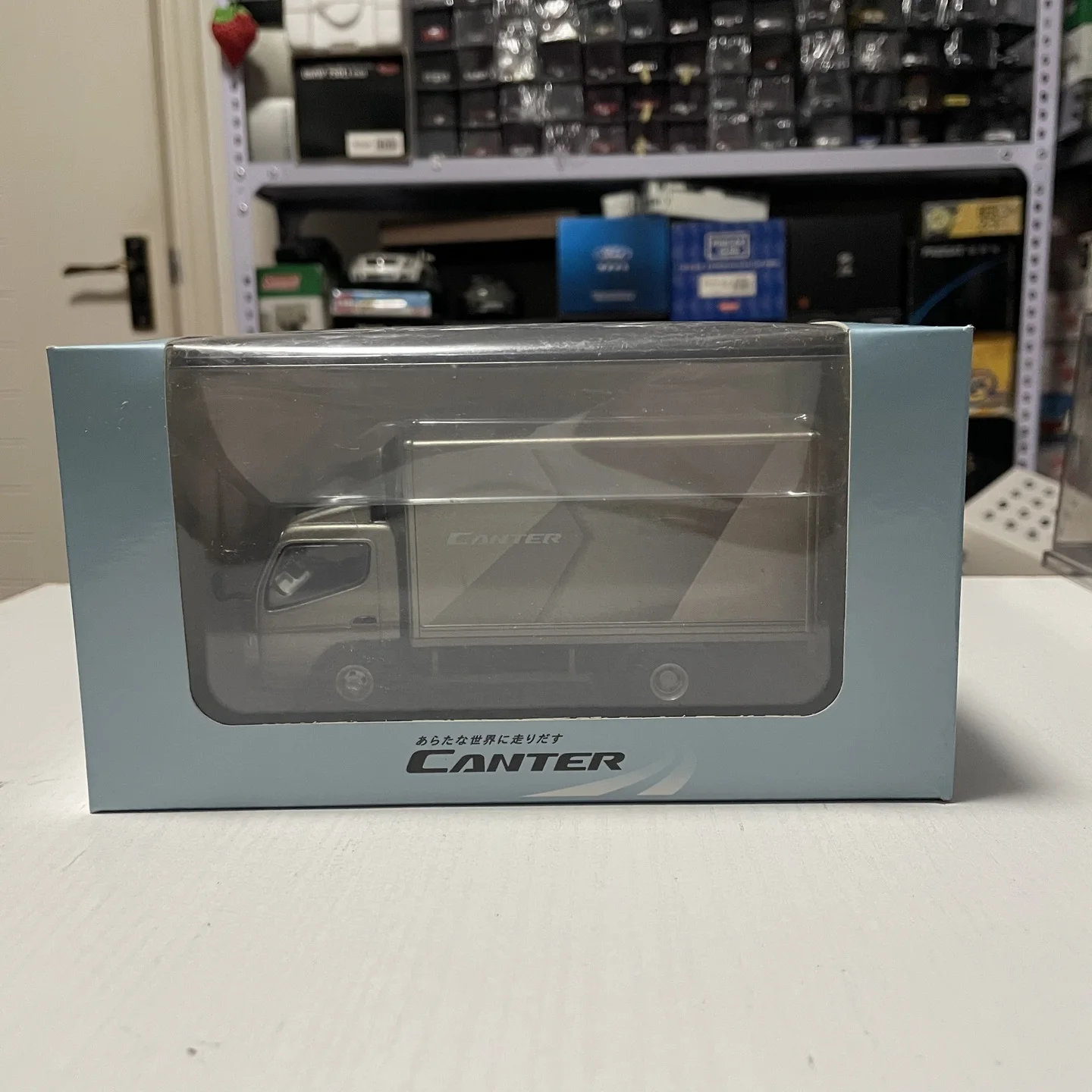 Metallic Mitsubishi Canter FUSO 1:43 Diecast Model 7 Metallic Mitsubishi Canter FUSO 1:43 Diecast Model - Image 7