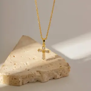 Geometric Cross Necklace in Stainless Steel 8 S6d3e4eb6cdf049fea43ef1f350355b532