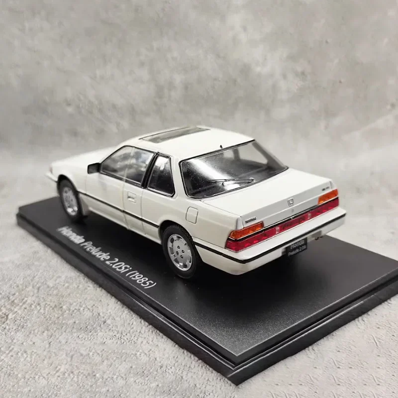 1985 Honda Prelude 1/24 Diecast Model 4 1985 Honda Prelude 1/24 Diecast Model - Image 4