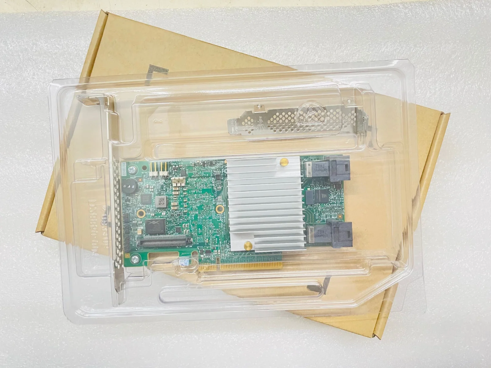 LSI 9362-8i RAID Controller Card with 8 SATA/SAS Ports 2 LSI 9362-8i RAID Controller Card with 8 SATA/SAS Ports - Image 2