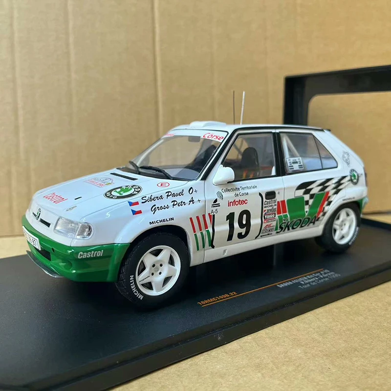 Skoda Felicia 1995 1:18 Diecast Rally Model 1 Skoda Felicia 1995 1:18 Diecast Rally Model
