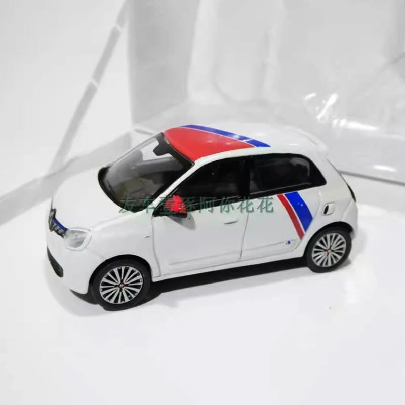Renault Twingo 1:43 Diecast Car Model 2 Renault Twingo 1:43 Diecast Car Model - Image 2