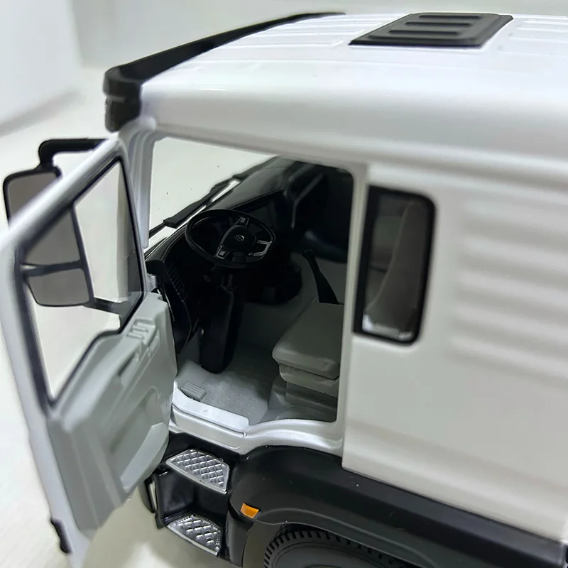 1:24 Scale Cement Mixer Truck Model 5 1:24 Scale Cement Mixer Truck Model - Image 5