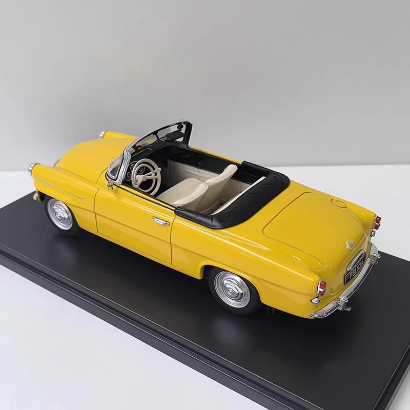 Vibrant Yellow Skoda Felicia Convertib 1:24 Diecast Model 5 Vibrant Yellow Skoda Felicia Convertib 1:24 Diecast Model - Image 5