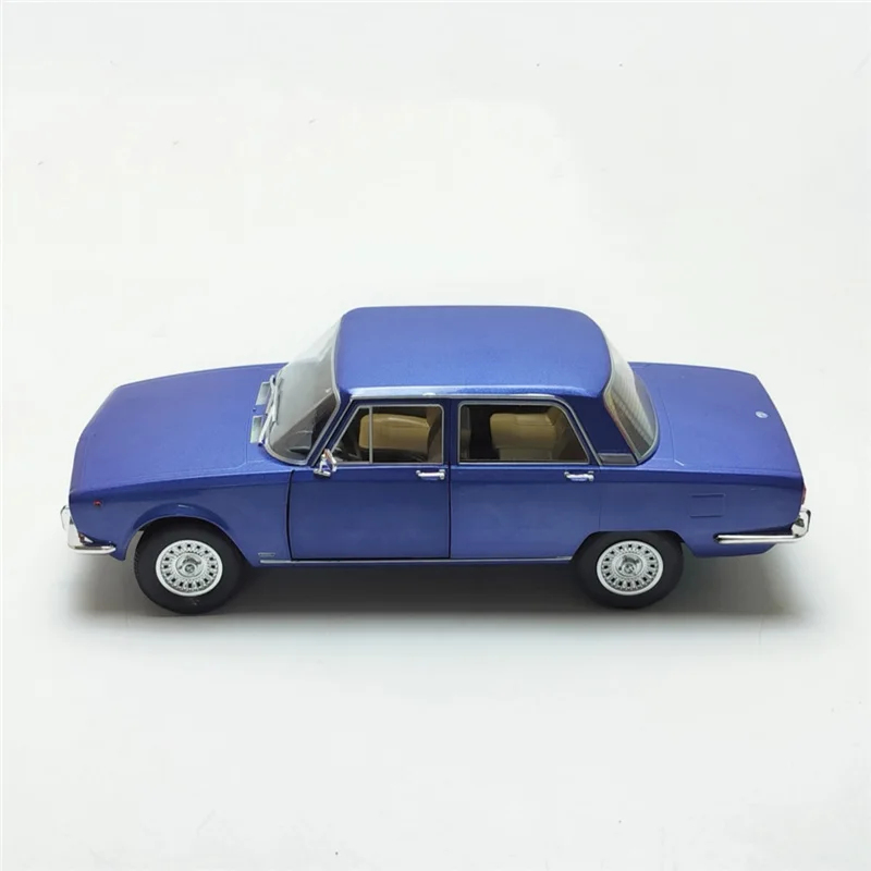 1:18 Alfa Romeo Alfetta GTV 2000L Diecast Model 4 1:18 Alfa Romeo Alfetta GTV 2000L Diecast Model - Image 4