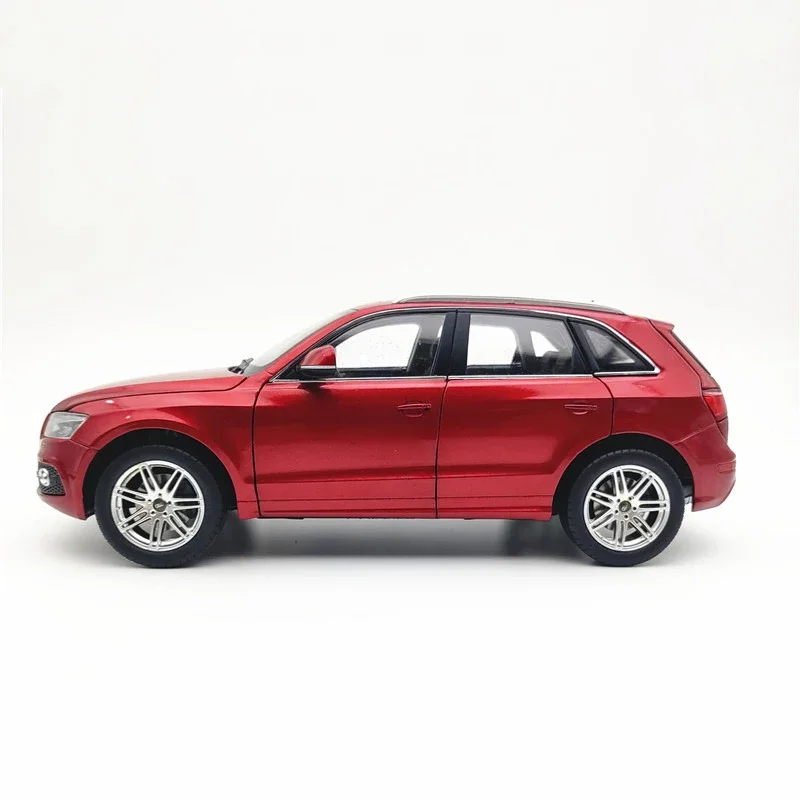 1/18 Scale Red Audi Q5 SUV Diecast Model 2 1/18 Scale Red Audi Q5 SUV Diecast Model - Image 2
