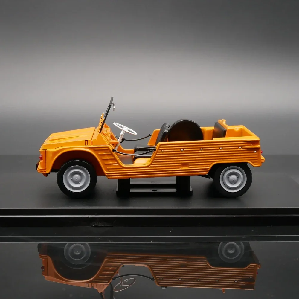Vintage Citroen Mehari 1971 1:24 Scale Diecast 2 Vintage Citroen Mehari 1971 1:24 Scale Diecast - Image 2