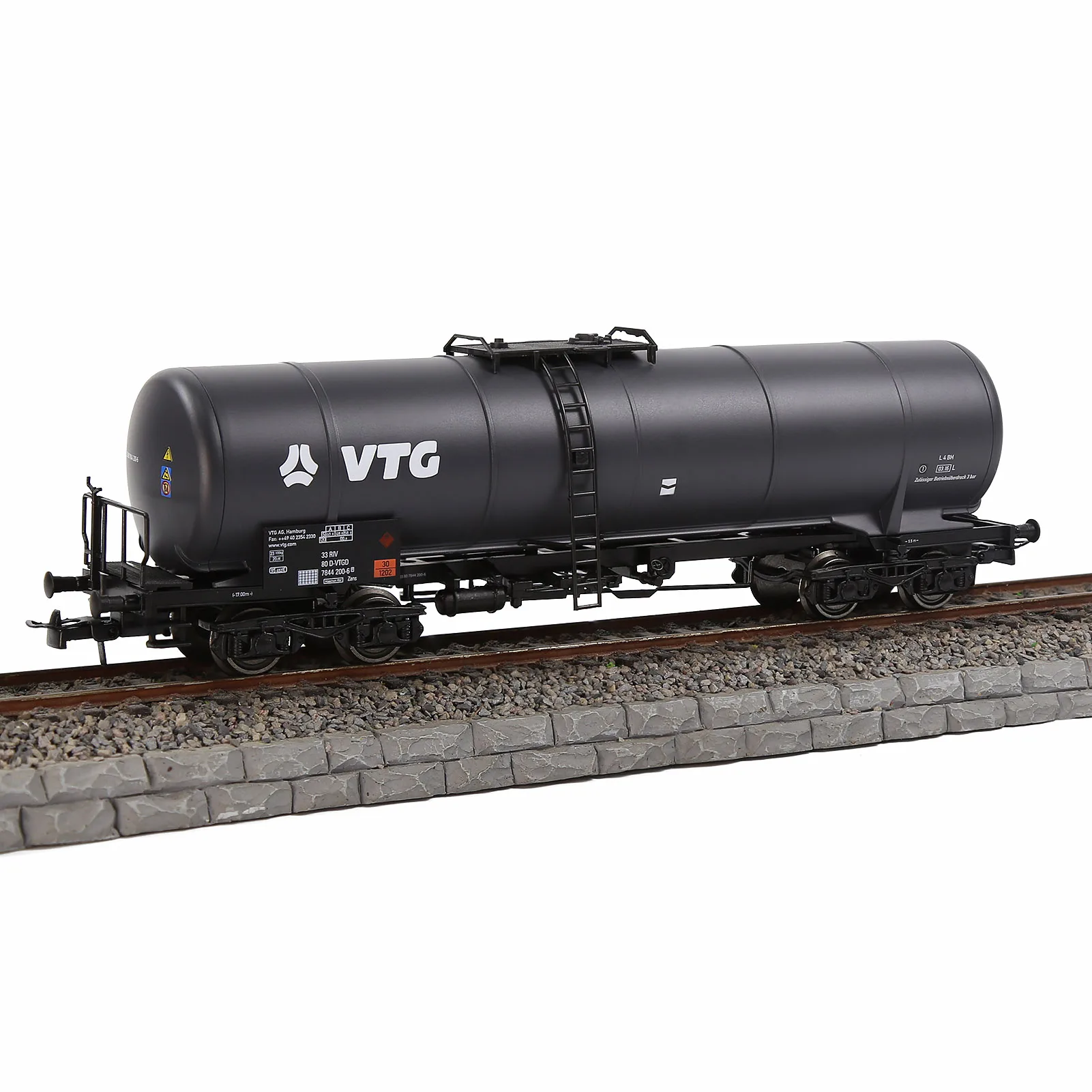 HO Scale Oil Tank Car Collection Model C8768 10 HO Scale Oil Tank Car Collection Model C8768 - Image 10