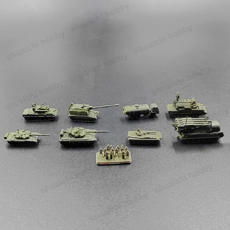Russian T-90 Scale Model Set with Soldier Figures 2 Russian T-90 Scale Model Set with Soldier Figures - Image 2