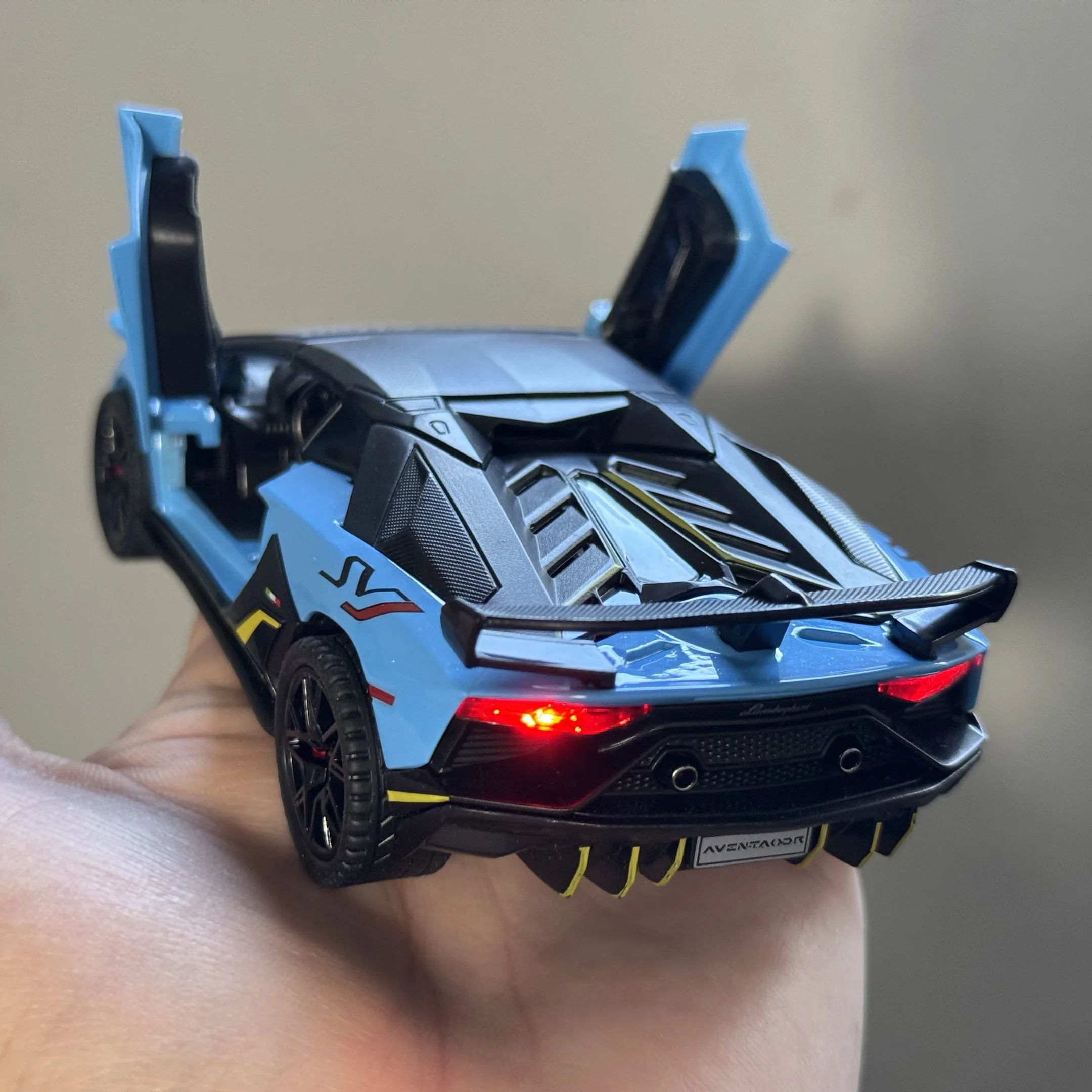 1:32 Scale Aventador SVJ 63 Diecast Model Car 2 1:32 Scale Aventador SVJ 63 Diecast Model Car - Image 2