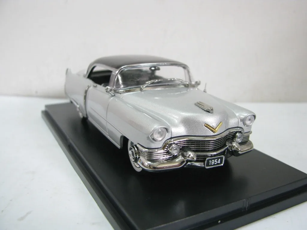 1954 Silver Coupe Diecast Model in 1:43 Scale 8 1954 Silver Coupe Diecast Model in 1:43 Scale - Image 8