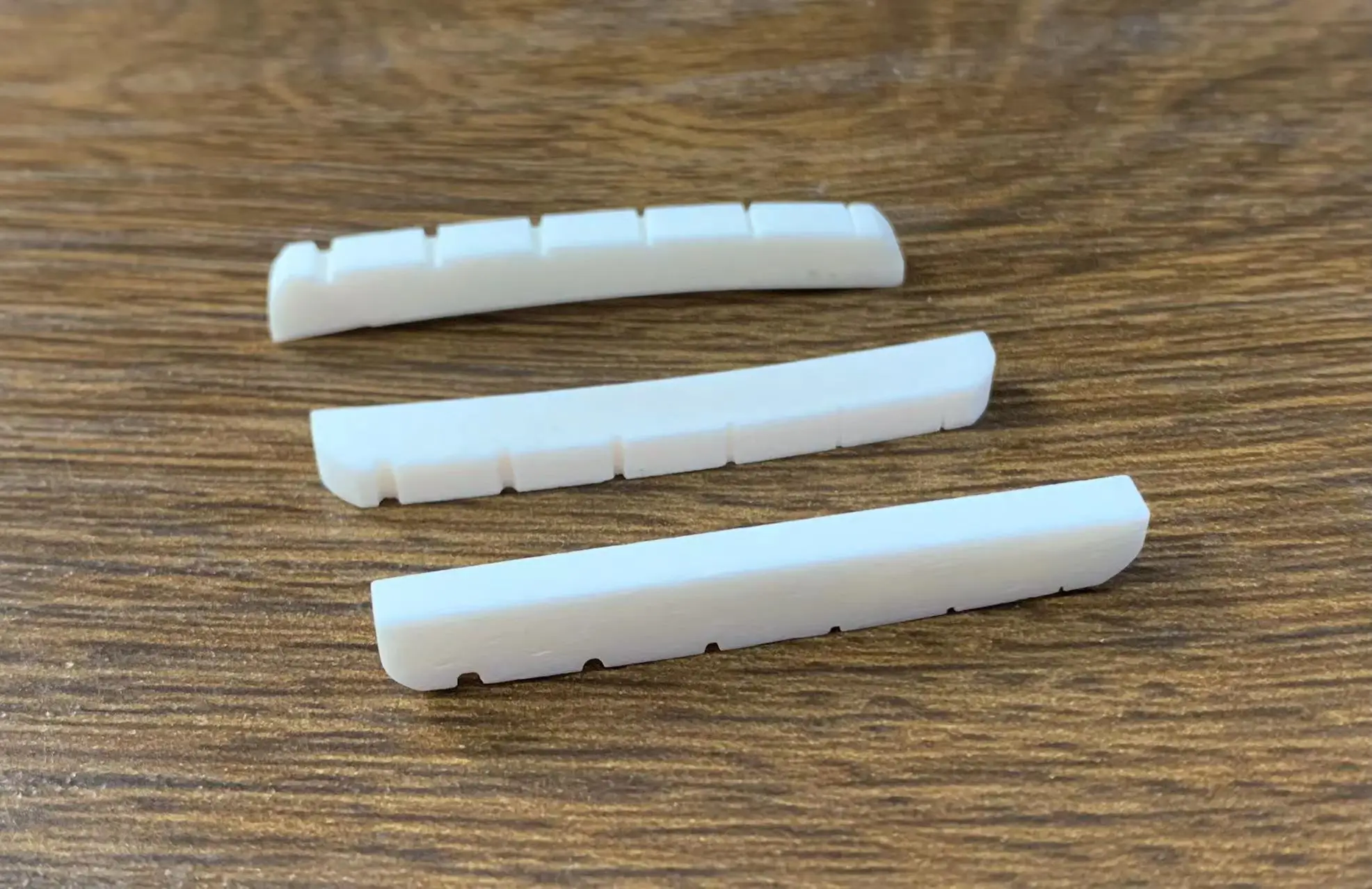 White Bone Nut for Electric Guitars 42/43mm 2 White Bone Nut for Electric Guitars 42/43mm - Image 2