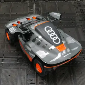 RS Q e-tron 1:24 Alloy Model Collectible 10 S72e6cbff121340408b0278a22463cf05K