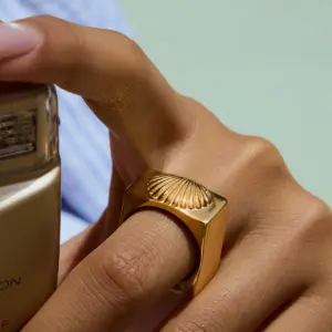 Elegant Gold Stainless Steel Ring with Scallop Shell 11 S72f2c930f648402a82a9faf5160a0f55K