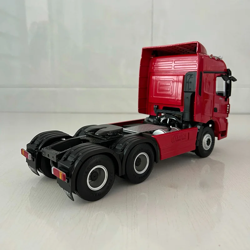 Red 1:24 Scale Heavy Truck Model for Collectors 2 Red 1:24 Scale Heavy Truck Model for Collectors - Image 2