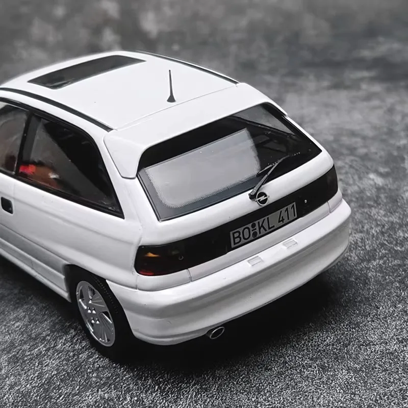 1:18 Opel Astra GSi 1991 Diecast Model 4 1:18 Opel Astra GSi 1991 Diecast Model - Image 4