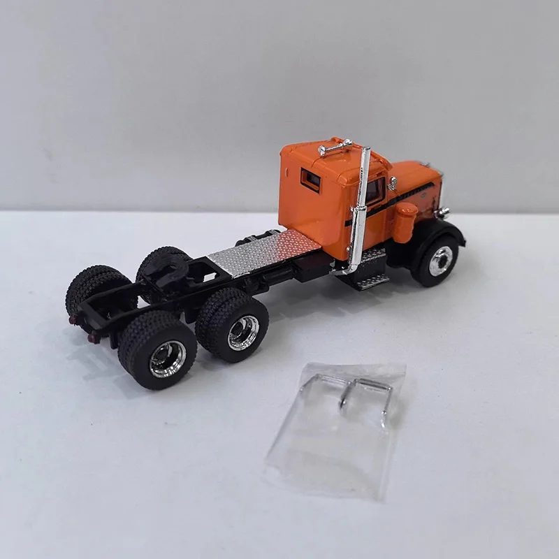 1:87 Scale Vintage Peterbilt 281 Diecast Model 4 1:87 Scale Vintage Peterbilt 281 Diecast Model - Image 4
