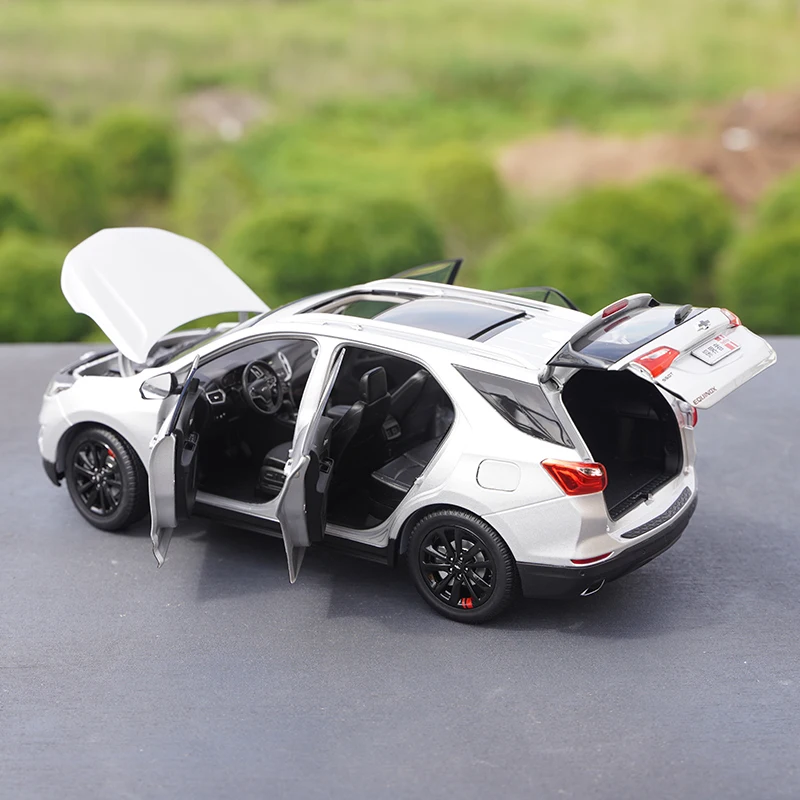 Chevrolet Equinox Redline 1:18 Diecast Model 4 Chevrolet Equinox Redline 1:18 Diecast Model - Image 4