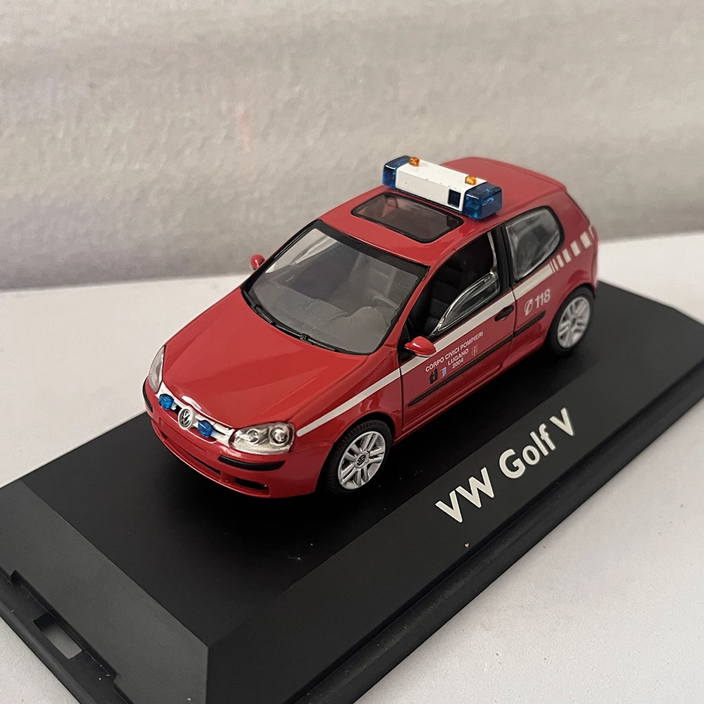 Detailed 1:43 VW Golf V Police Car Model 7 Detailed 1:43 VW Golf V Police Car Model - Image 7