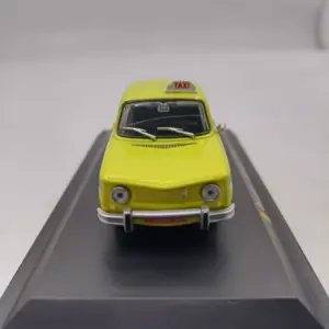 Vintage Bamako 1970 Renault 8 Toy Model 9 S74bec4e9ef69484695e631c706653461W