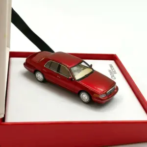 Vibrant Red 1:64 Crown Victoria Diecast Model 8 S74e2b28752174830914bf3a02a67a307d
