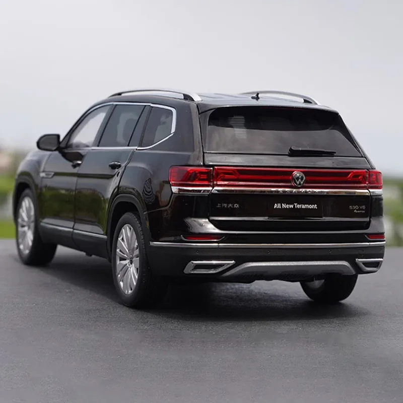 VW New Teramont 1:18 Alloy Model in Metallic Brown 4 VW New Teramont 1:18 Alloy Model in Metallic Brown - Image 4
