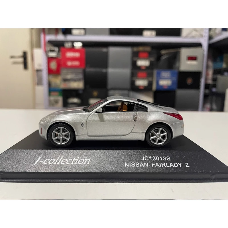 1:43 Scale Fairlady 350Z Diecast Model 2 1:43 Scale Fairlady 350Z Diecast Model - Image 2