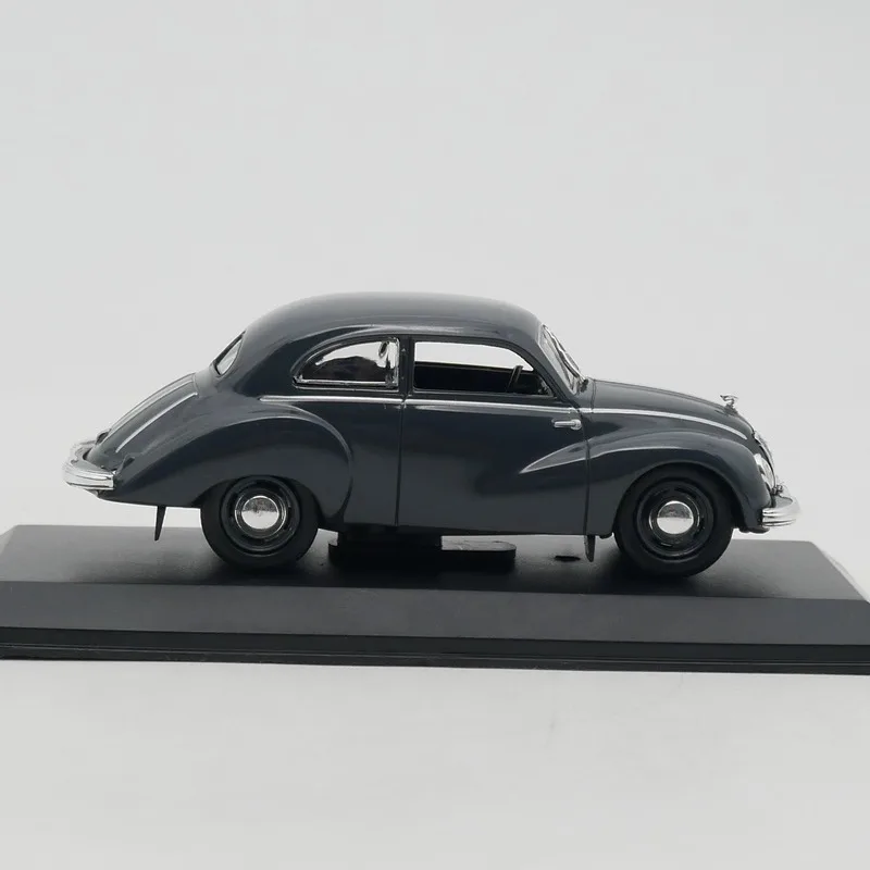 Diecast 1:43 IFA F9 Vintage Car Model 4 Diecast 1:43 IFA F9 Vintage Car Model - Image 4