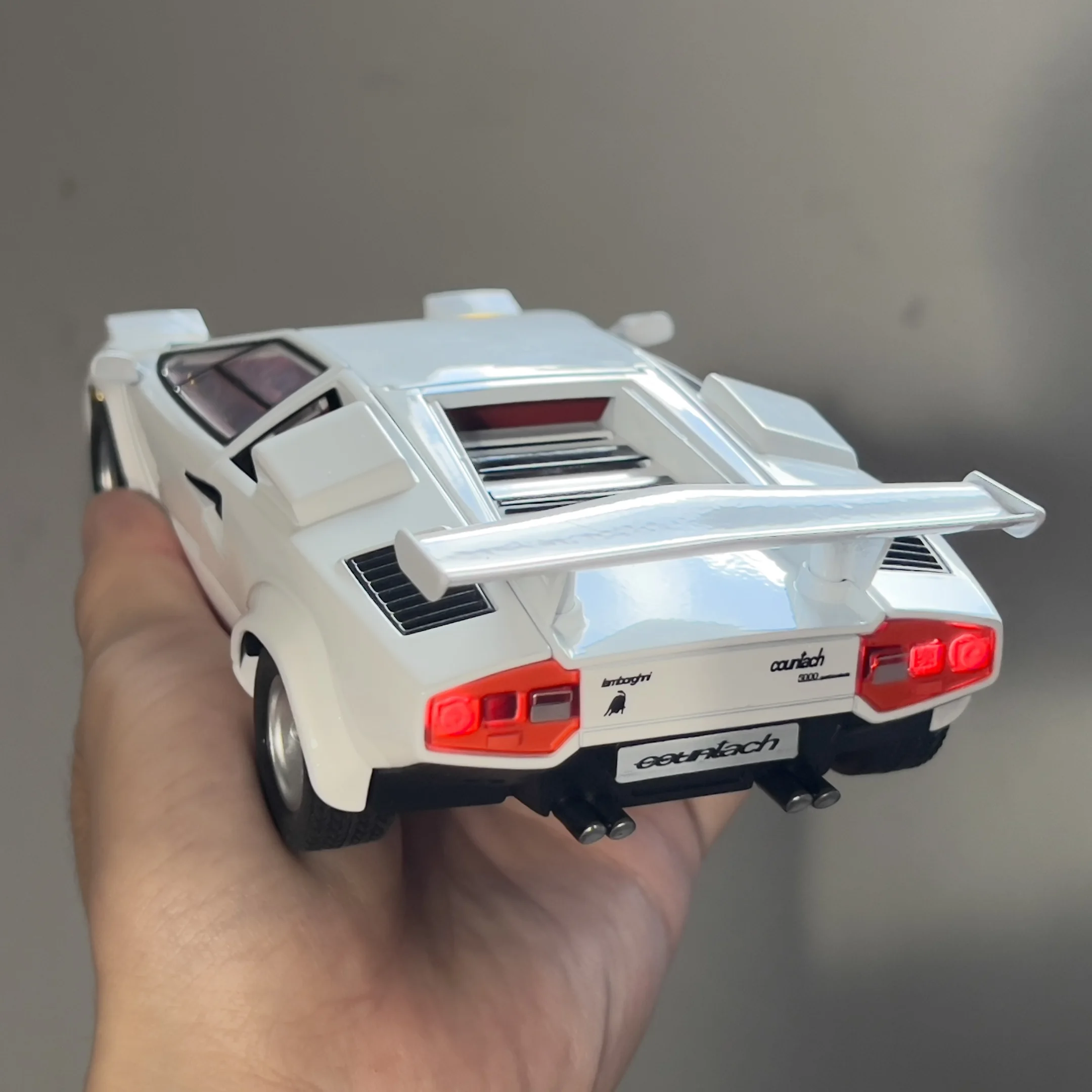 White Lamborghini Countach LP500S Diecast Model 4 White Lamborghini Countach LP500S Diecast Model - Image 4