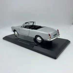 Silver 1:18 Diecast Vintage Convertible 10 S76e38a4a86374f708d89f73e248d76b2m