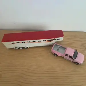 Vibrant Pink Pickup Truck with Trailer Model 10 S778eeb79721947578494dcef78a60bceh