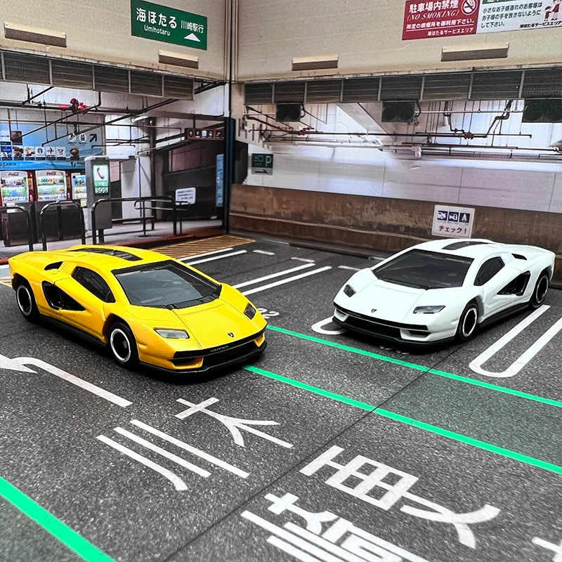 Miniature Lamborghini Countach by TOMY in 7 cm 4 Miniature Lamborghini Countach by TOMY in 7 cm - Image 4