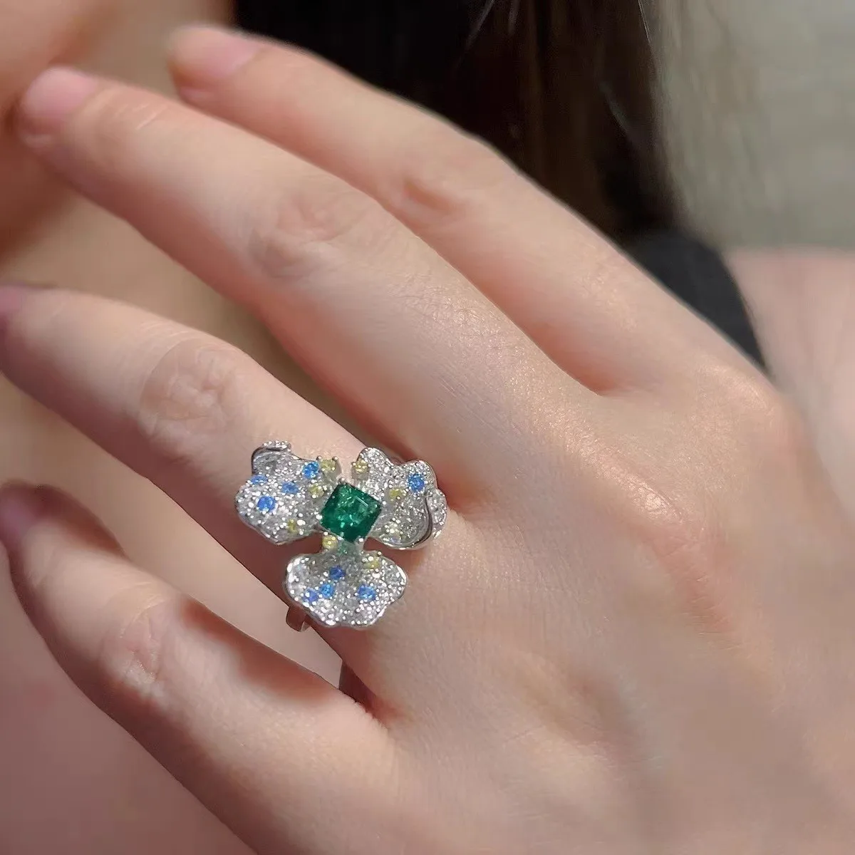 Elegant Silver and Green Beryl Jewelry Set 5 Elegant Silver and Green Beryl Jewelry Set - Image 5