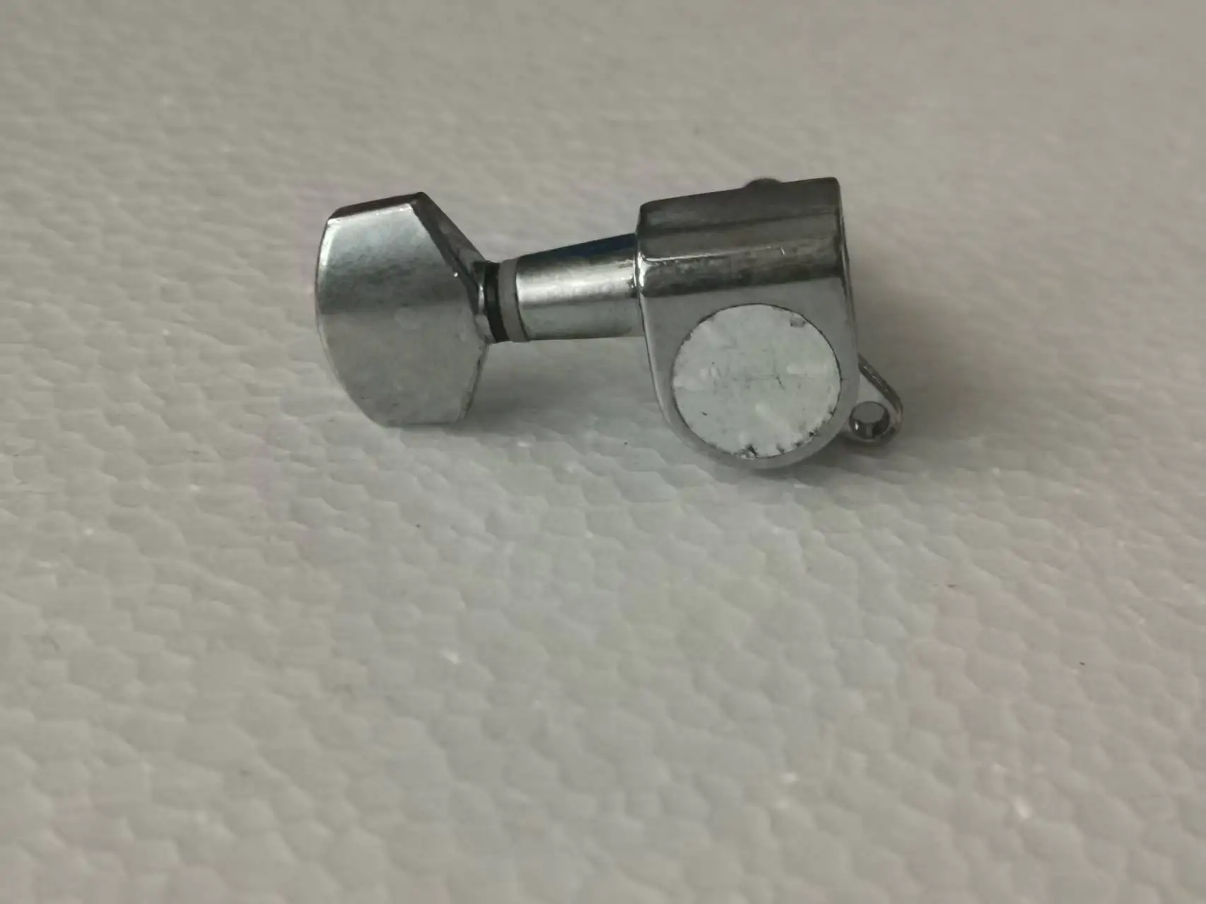 Chrome Electric Guitar Tuning Pegs Set (6pcs) 4 Chrome Electric Guitar Tuning Pegs Set (6pcs) - Image 4