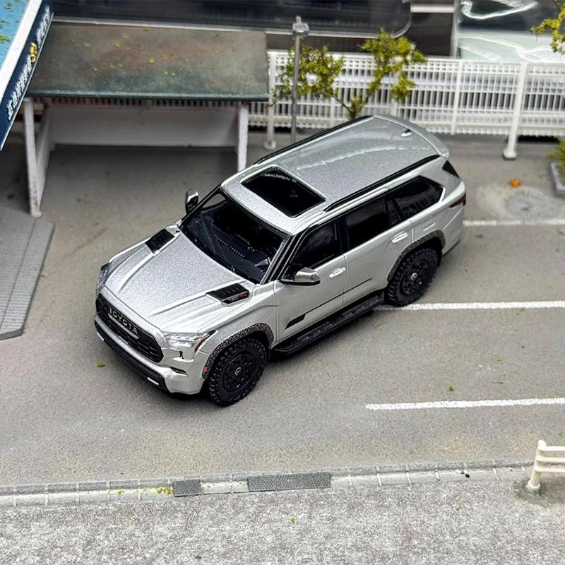 Toyota Sequoia 1:64 Diecast Model in Three Colors 7 Toyota Sequoia 1:64 Diecast Model in Three Colors - Image 7