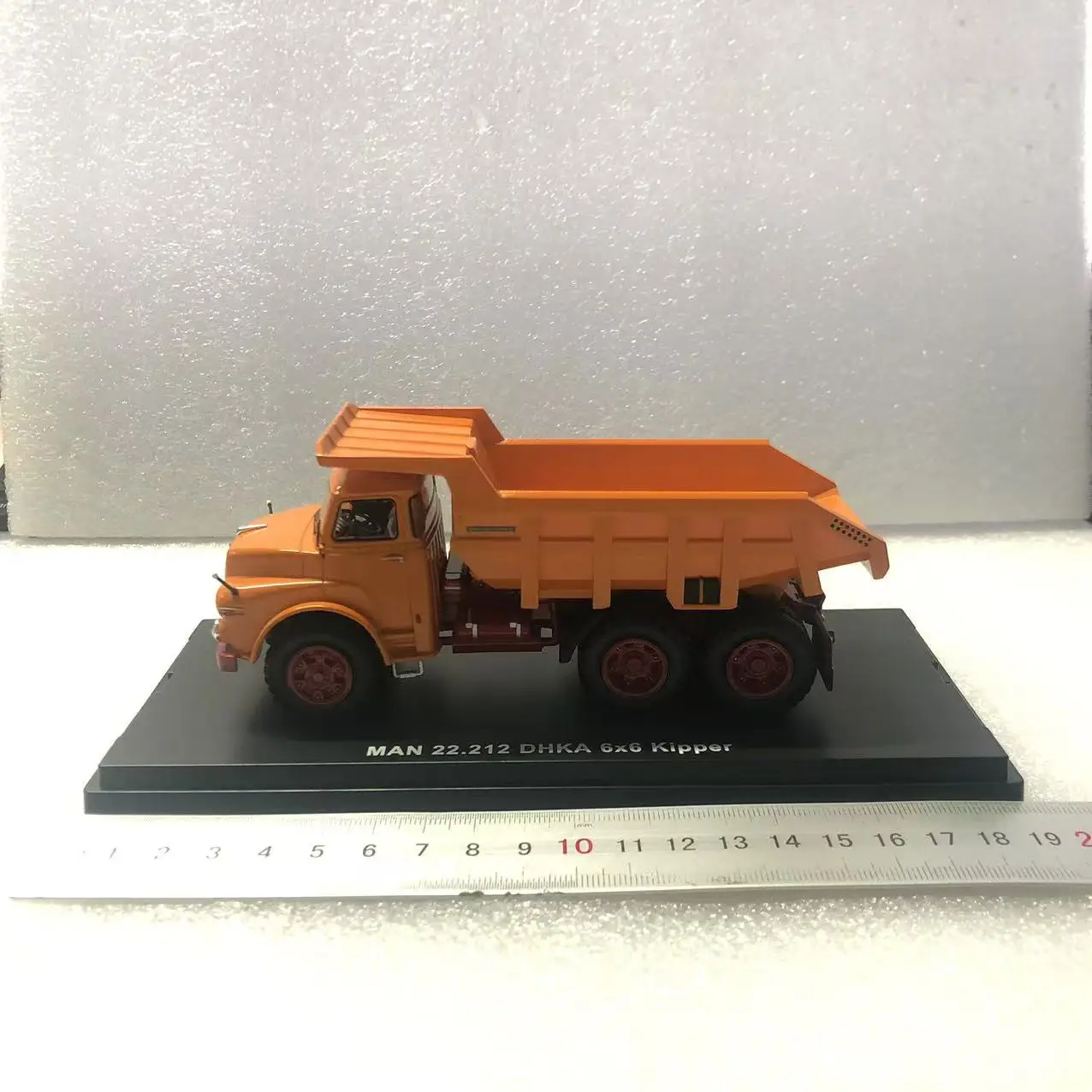 Vibrant Orange 1:50 Scale Transport Truck Model 5 Vibrant Orange 1:50 Scale Transport Truck Model - Image 5
