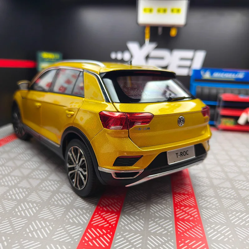 Yellow 1:18 Scale Volkswagen T-Roc Alloy Model 3 Yellow 1:18 Scale Volkswagen T-Roc Alloy Model - Image 3