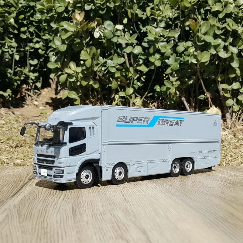 Detailed Mitsubishi FUSO Super Great Scale Model 8 Detailed Mitsubishi FUSO Super Great Scale Model - Image 8